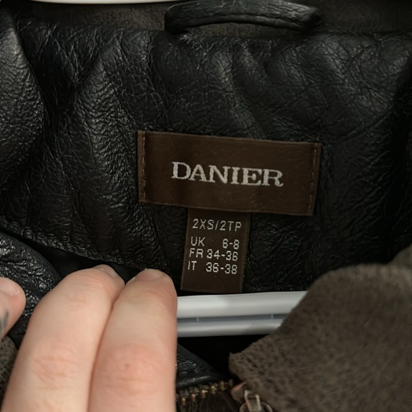 Women’s Danier leather coat - 2XS - Picture 2 of 5